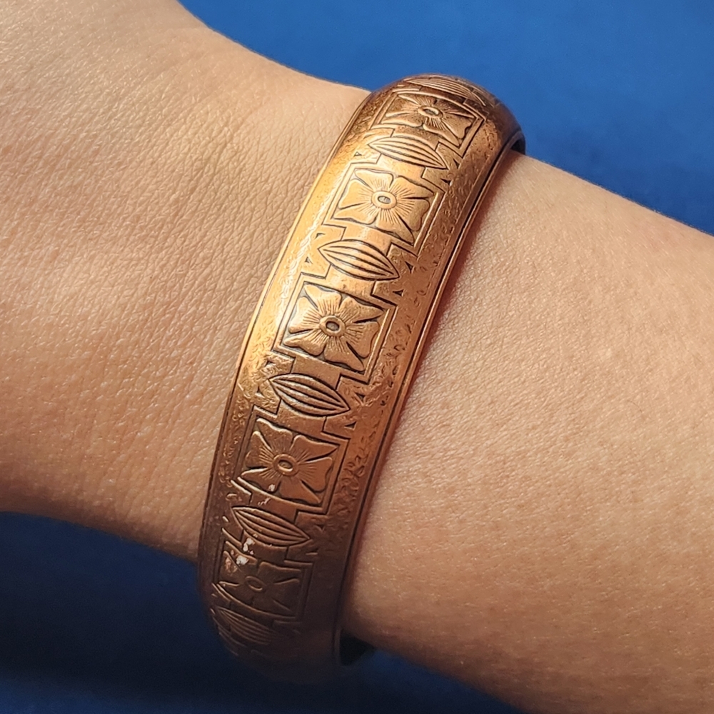 Vintage 90s Floral Engraved Copper Bracelet